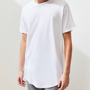 Men’s elongated scallop T-shirt with pocket